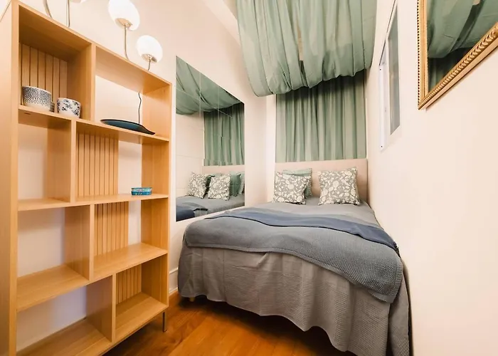 Elegant Vintage Charm-modern Comfort Apartment