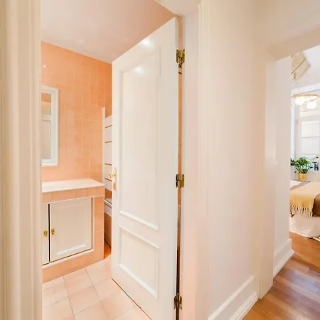 Elegant Vintage Charm-modern Comfort Apartman