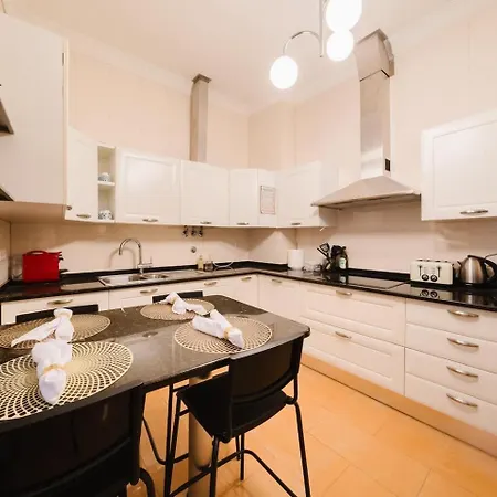 Apartman Elegant Vintage Charm-modern Comfort *