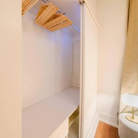 Elegant Vintage Charm-modern Comfort *