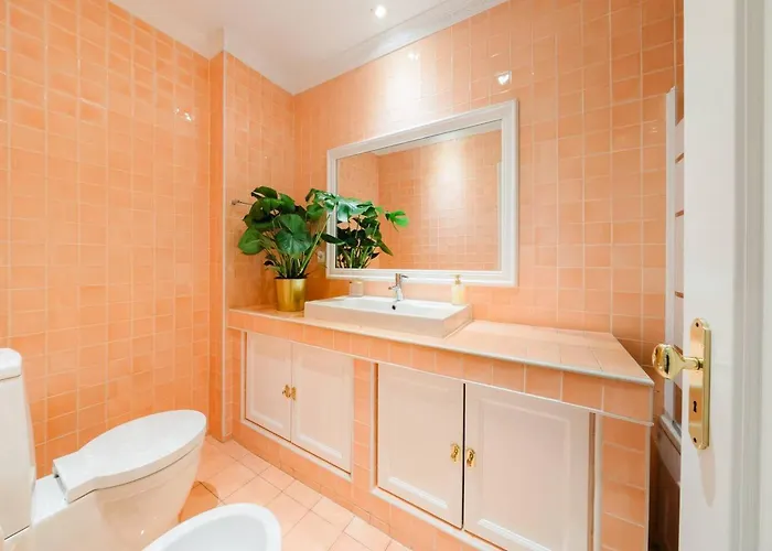 Elegant Vintage Charm-modern Comfort Lisboa