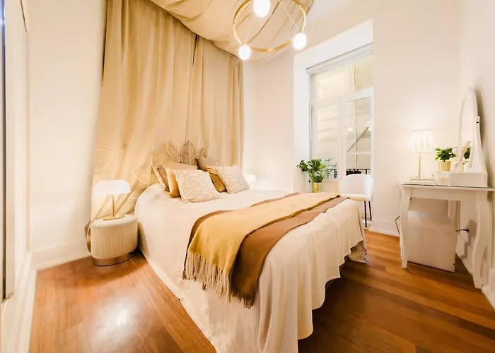 Elegant Vintage Charm-modern Comfort