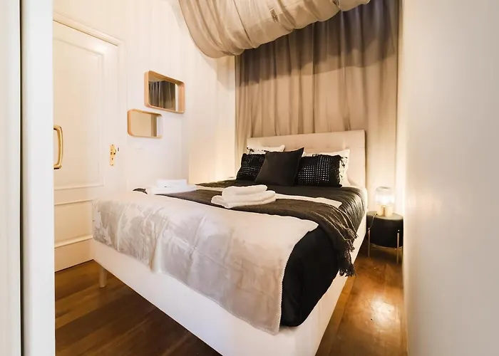 Elegant Vintage Charm-modern Comfort