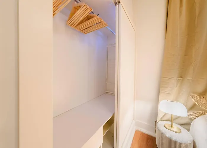 Elegant Vintage Charm-modern Comfort *