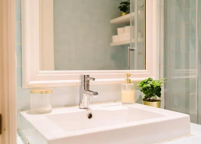 Elegant Vintage Charm-modern Comfort *