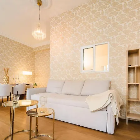 Apartment Elegant Modern Vintage Charm Wac Lissabon
