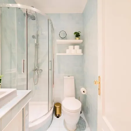 Апартаменти Elegant Vintage Charm-modern Comfort *