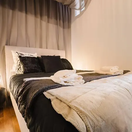 Elegant Vintage Charm-modern Comfort *