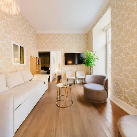 Apartment Elegant Modern Vintage Charm Wac Lissabon