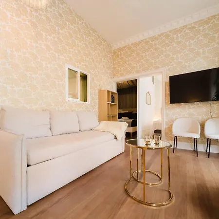 Elegant Modern Vintage Charm Wac Apartment