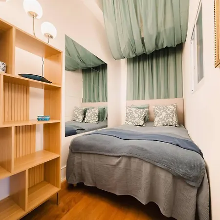Elegant Modern Vintage Charm Wac Apartment