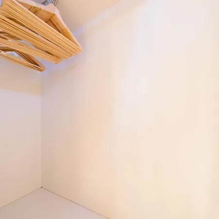 Elegant Vintage Charm-modern Comfort Daire *