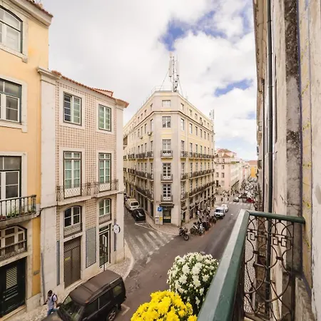Apartment Elegant Modern Vintage Charm Wac Lissabon