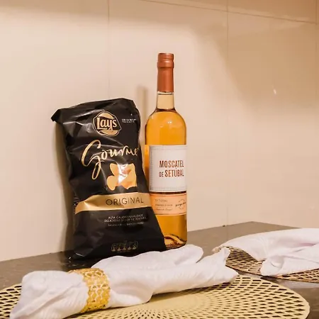 Elegant Vintage Charm-modern Comfort