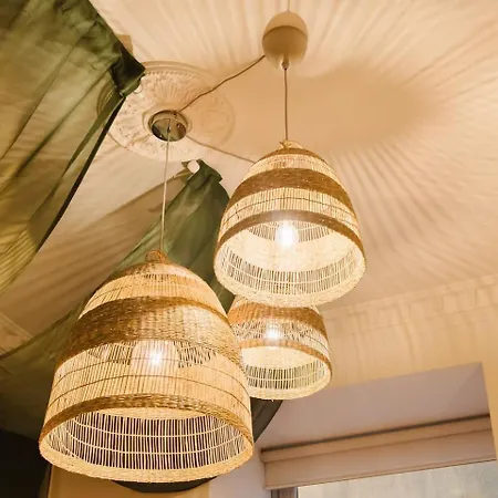 Apartment Elegant Modern Vintage Charm Wac Lissabon