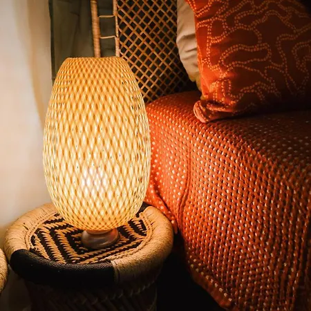 Elegant Vintage Charm-modern Comfort *