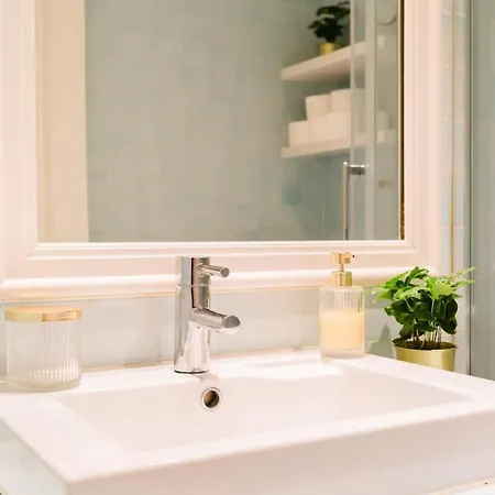 Elegant Vintage Charm-modern Comfort *