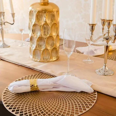 Apartment Elegant Modern Vintage Charm Wac Lissabon