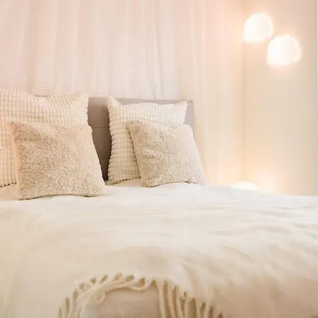 Elegant Modern Vintage Charm Wac Apartment