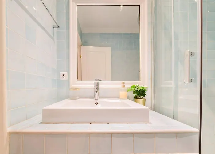 Elegant Vintage Charm-modern Comfort Lisboa