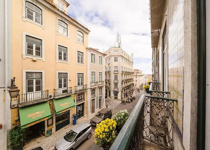 Elegant Vintage Charm-modern Comfort Appartement