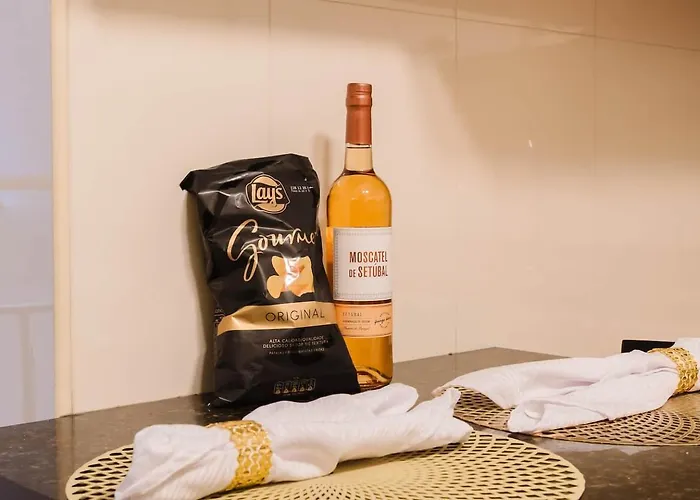 Elegant Vintage Charm-modern Comfort