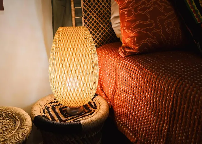 Elegant Vintage Charm-modern Comfort *