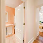 Elegant Vintage Charm-modern Comfort Appartement