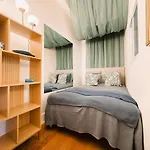 Elegant Vintage Charm-modern Comfort Appartement