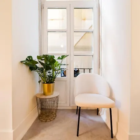 Apartment Elegant Vintage Charm-modern Comfort