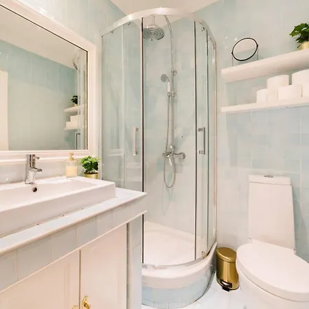 Elegant Vintage Charm-modern Comfort