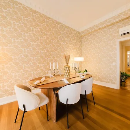 Elegant Vintage Charm-modern Comfort Lisbon